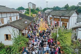 曼联祝贺瓦拉内31岁生日，球员本赛季出战30次